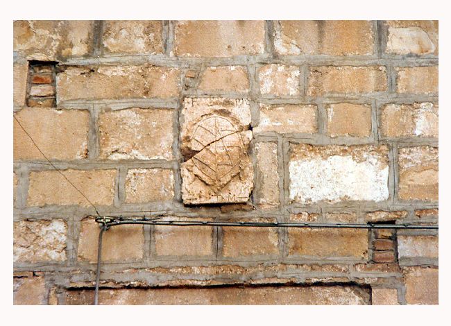 stemma gentilizio (lastra) - produzione pugliese (secc. XII/ XV)