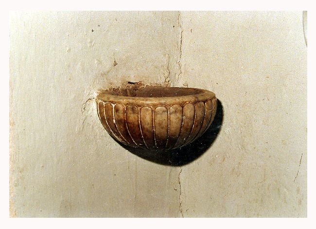 acquasantiera - produzione foggiana (prima metà sec. XVIII)