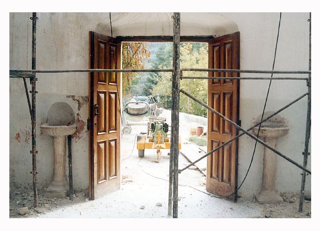 acquasantiera - a fusto, serie - ambito pugliese (sec. XVII)