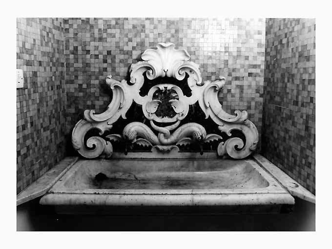 lavabo da sacrestia, opera isolata - ambito napoletano (metà sec. XVIII)