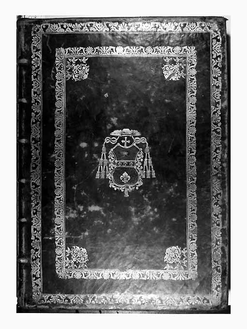 stemma vescovile di Marco De Simone (?) (coperta di libro liturgico, opera isolata) - ambito romano (?) (sec. XVIII)