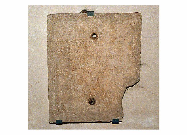 lapide tombale - produzione pugliese (secc. XI/ XVIII)