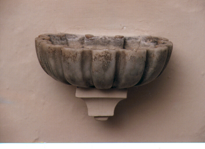 acquasantiera - a conchiglia - ambito Italia meridionale (sec. XVIII)