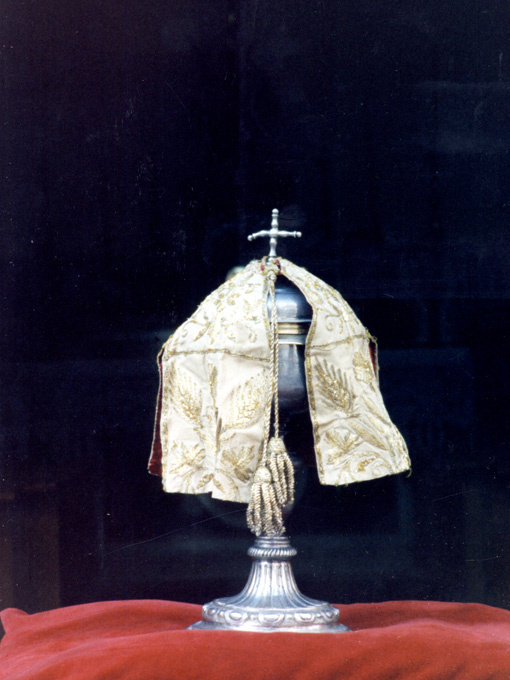 conopeo di pisside - ambito Italia meridionale (sec. XIX)