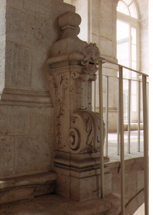 pilastrino paraspigoli, serie - ambito napoletano (sec. XVIII)