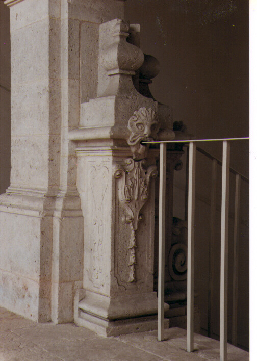 pilastrino paraspigoli, serie - ambito napoletano (sec. XVIII)