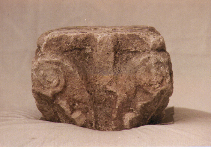 capitello, frammento - ambito Italia meridionale (secc. XVI/ XVII)