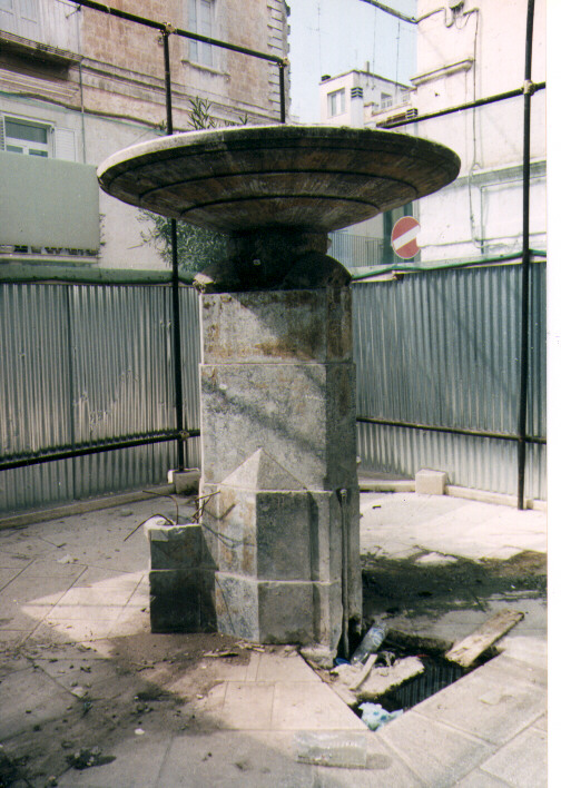 fontana - ambito pugliese (prima metà sec. XX)