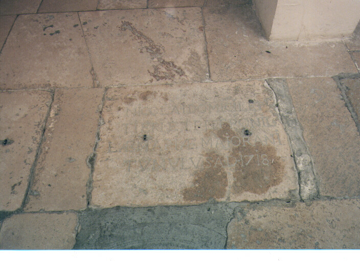 lapide tombale - ambito pugliese (sec. XVIII)