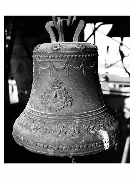 campana - manifattura pugliese (sec. XX)