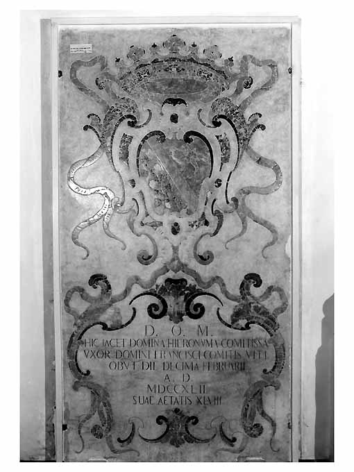 lapide tombale - ambito pugliese (sec. XVIII)