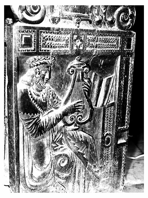 Profeta che suona la lira (pannello di stallo di coro) di Bonafede Colantonio, Marzano Teodoro, Fanello Candilera de (sec. XVI)