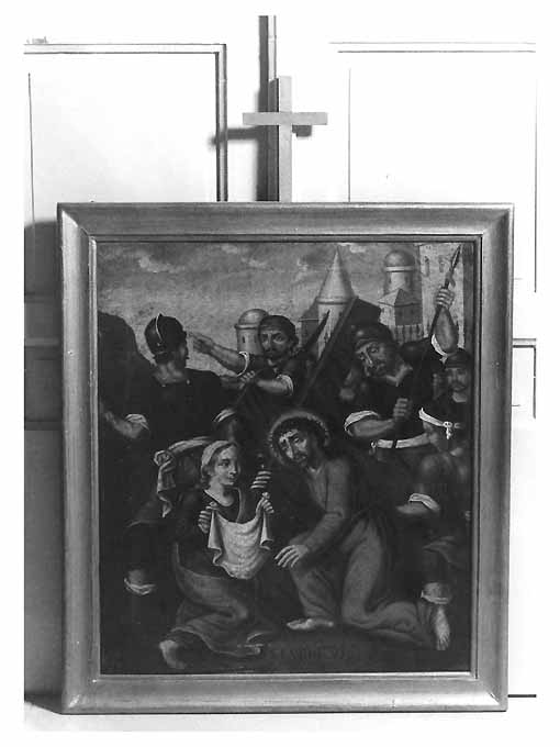 VI stazione della Via Crucis, stazione VI: Gesù asciugato dalla Veronica (dipinto, ciclo) di Candela D (sec. XIX)