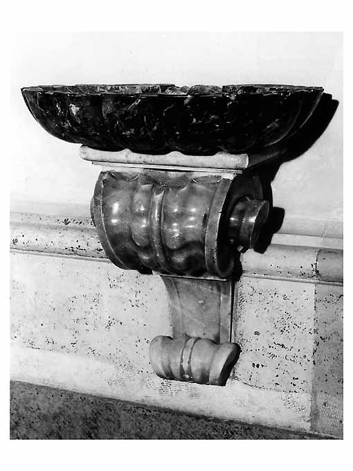 acquasantiera, serie - ambito pugliese (sec. XVIII)