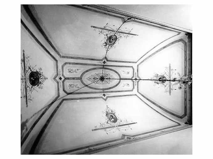 motivo decorativo ad arabesco (decorazione pittorica, elemento d'insieme) - ambito napoletano (primo quarto sec. XX)