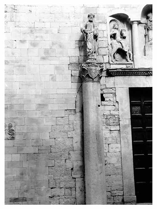 colonna, serie - produzione pugliese (sec. XVI)