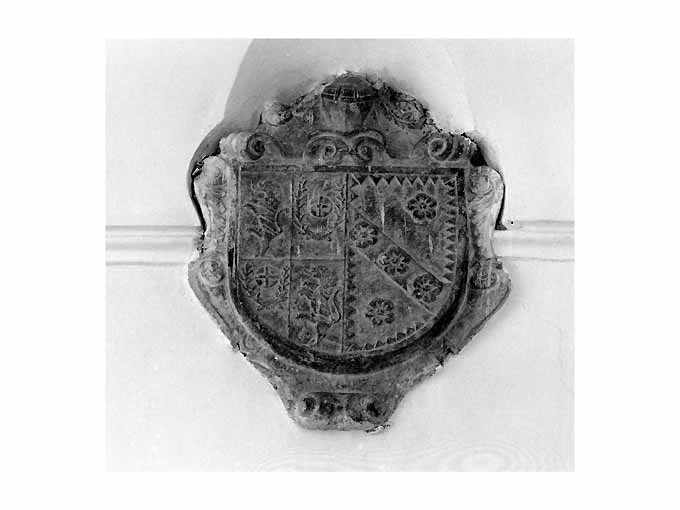 stemma gentilizio (rilievo) - produzione pugliese (sec. XVII)