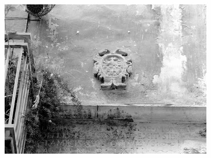 stemma gentilizio (rilievo) - ambito pugliese (sec. XVI)