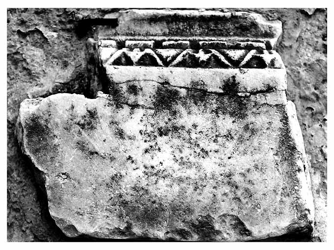 decorazione plastica, frammento - ambito pugliese (sec. I)