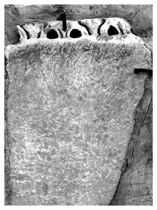 decorazione plastica, frammento - ambito pugliese (secc. I/ II)