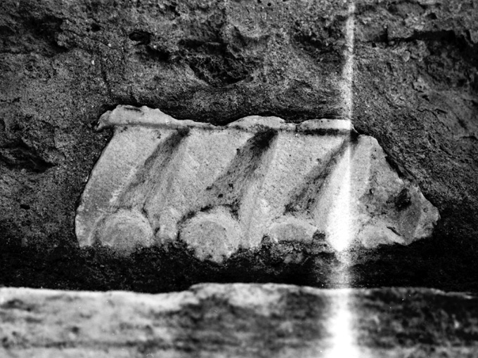 decorazione plastica, frammento - ambito pugliese (secc. VIII/ IX)