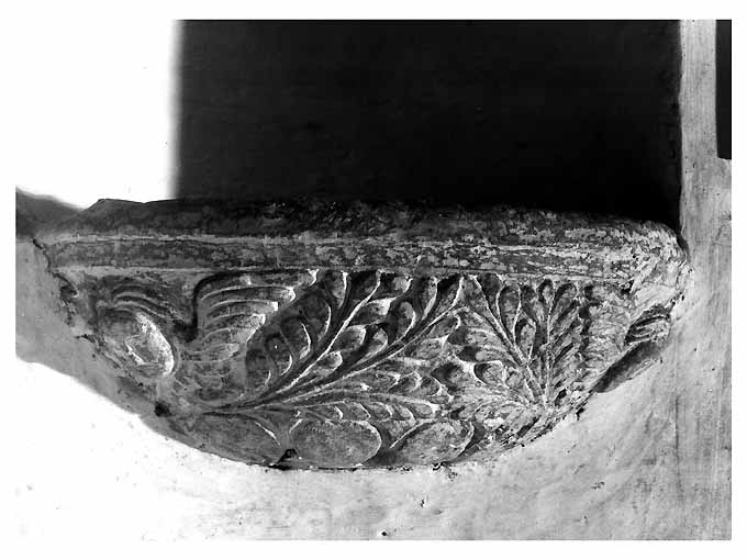 acquasantiera - ambito pugliese (sec. XVI)