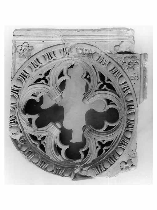 motivi decorativi floreali (scultura) - ambito pugliese (sec. XVI)