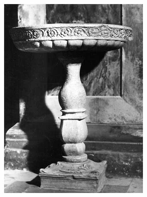 acquasantiera - produzione pugliese (sec. XVII)