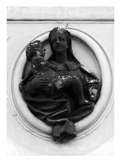 Madonna con Bambino (rilievo, opera isolata) - ambito pugliese (seconda metà sec. XVII)