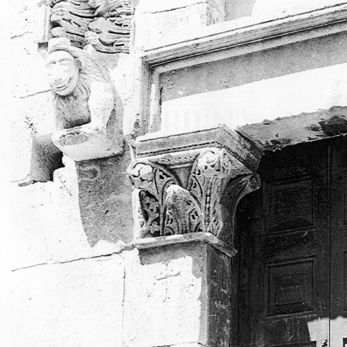 capitello, elemento d'insieme - produzione pugliese (sec. XIII)