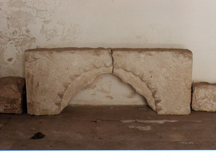 arco, frammento - ambito Italia meridionale (secc. XIII/ XIV)