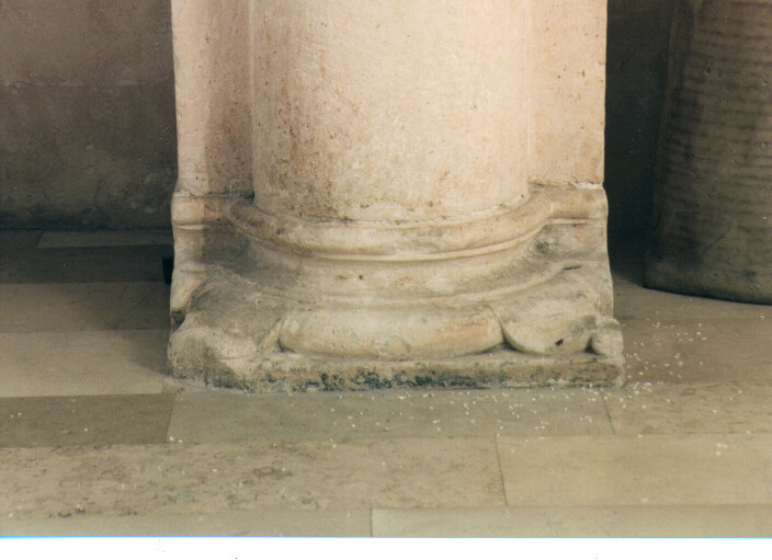 base di pilastro, serie - ambito Italia meridionale (sec. XVI)