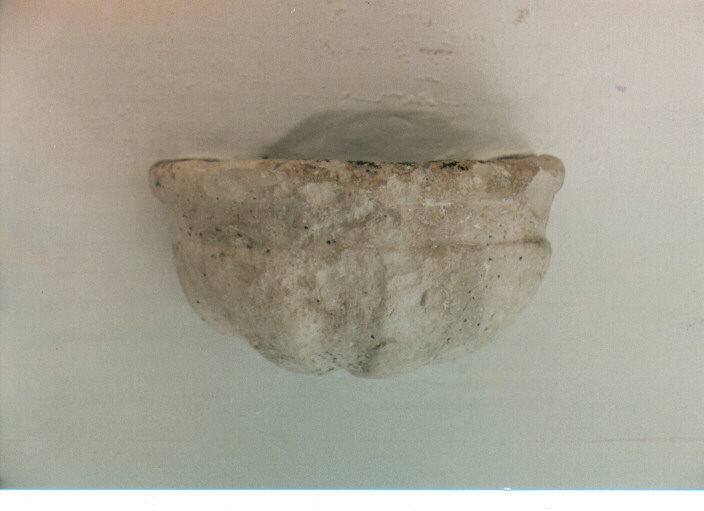 acquasantiera da parete - ambito Italia meridionale (secondo quarto sec. XVII)