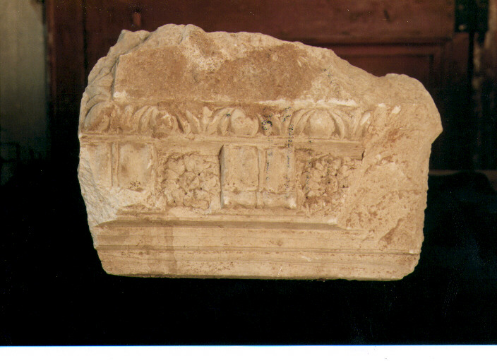 cornice, frammento - ambito Italia meridionale (sec. XVI)