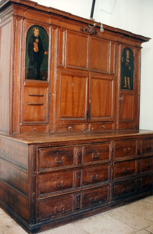 mobile da sacrestia con alzata - ambito Italia meridionale (ultimo quarto sec. XVIII)