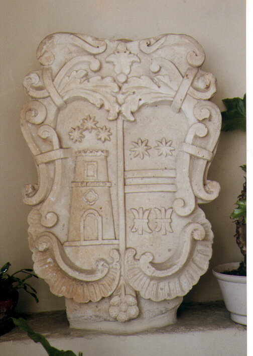 stemma gentilizio della famiglia Sava (?) (scultura, frammento) - ambito pugliese (secc. XVII/ XVIII)