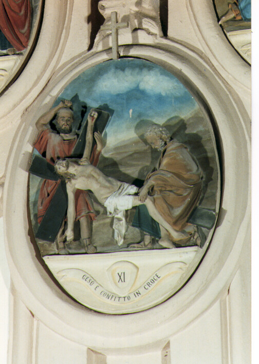 stazione XI: Gesù inchiodato alla croce (formella) - ambito salentino (seconda metà sec. XIX)