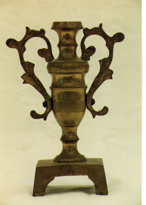 vaso d'altare con composizione floreale, serie - produzione Italia meridionale (ultimo quarto sec. XIX)