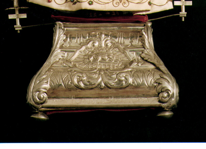 base - manifattura pugliese (sec. XX)