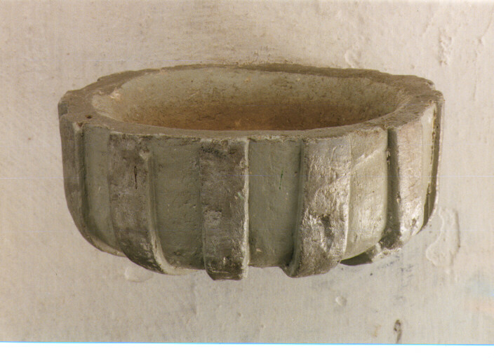 acquasantiera - ambito salentino (seconda metà sec. XIX)