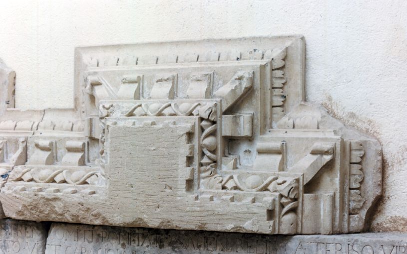 trabeazione, frammento - ambito salentino (fine sec. XVI)