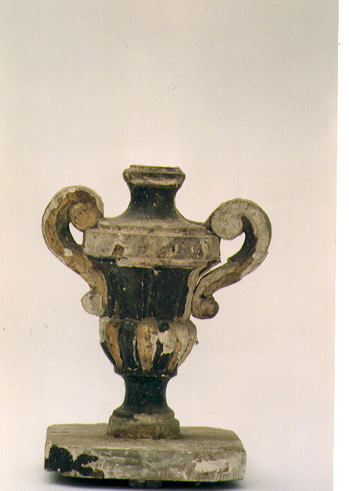 vaso d'altare con composizione floreale, serie - ambito pugliese (sec. XVIII)