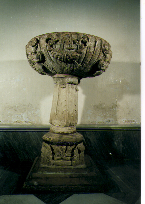 acquasantiera - ambito pugliese (sec. XVI)