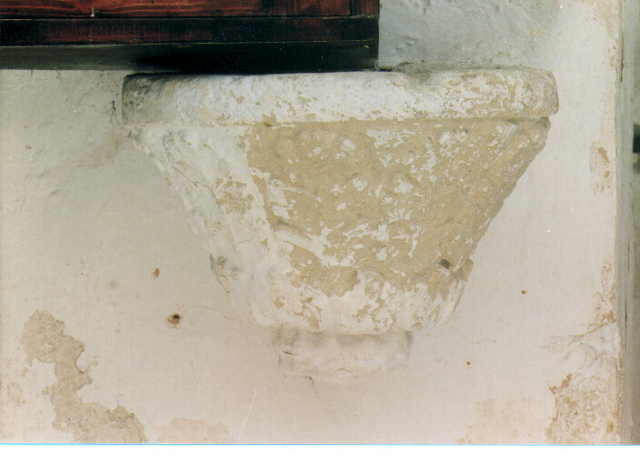 acquasantiera - ambito salentino (sec. XVII)