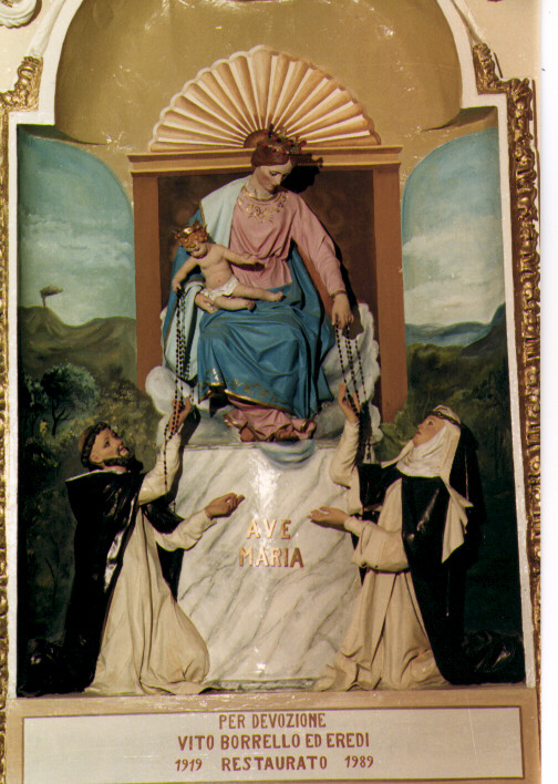 Madonna del Rosario con San Domenico e Santa Caterina da Siena (rilievo) - ambito salentino (sec. XX)