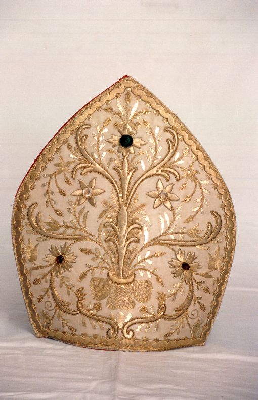 mitria - manifattura salentina (ultimo quarto sec. XIX)