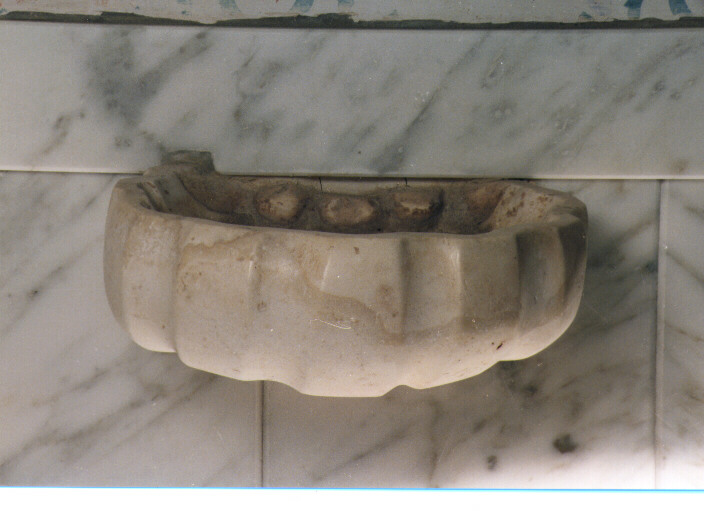 acquasantiera da parete, serie - ambito pugliese (sec. XVIII)