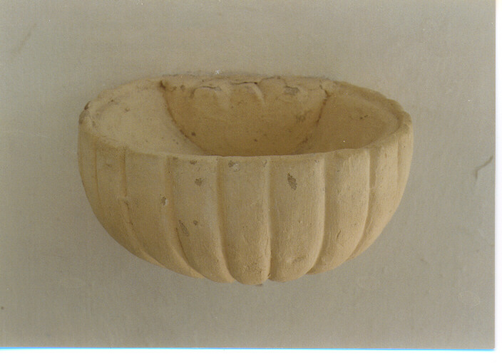 acquasantiera da parete - ambito salentino (sec. XVII)