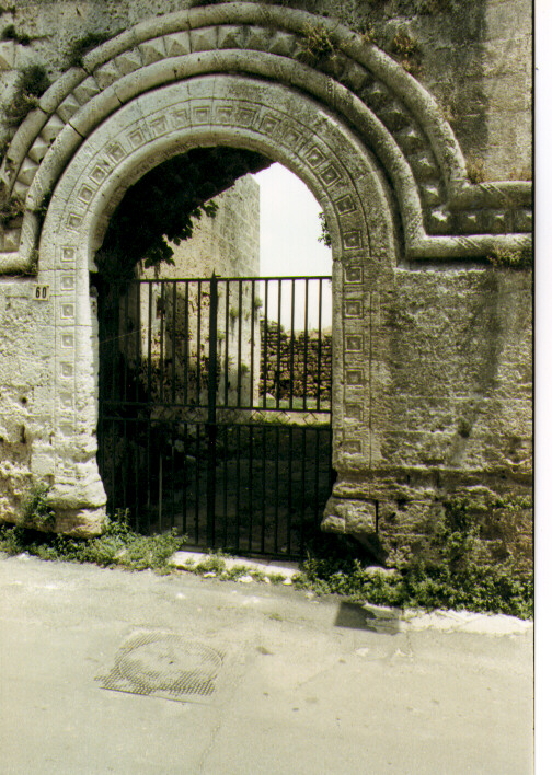 portale - ambito pugliese (prima metà sec. XVI)