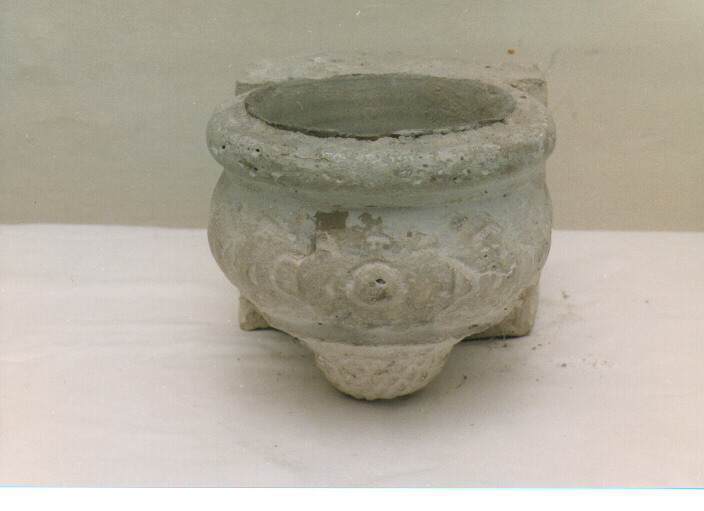 acquasantiera da parete - ambito salentino (sec. XVII)